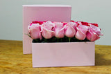 Caja Cuadrada con 24 Rosas Rosas