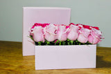 Caja Cuadrada con 24 Rosas Rosas